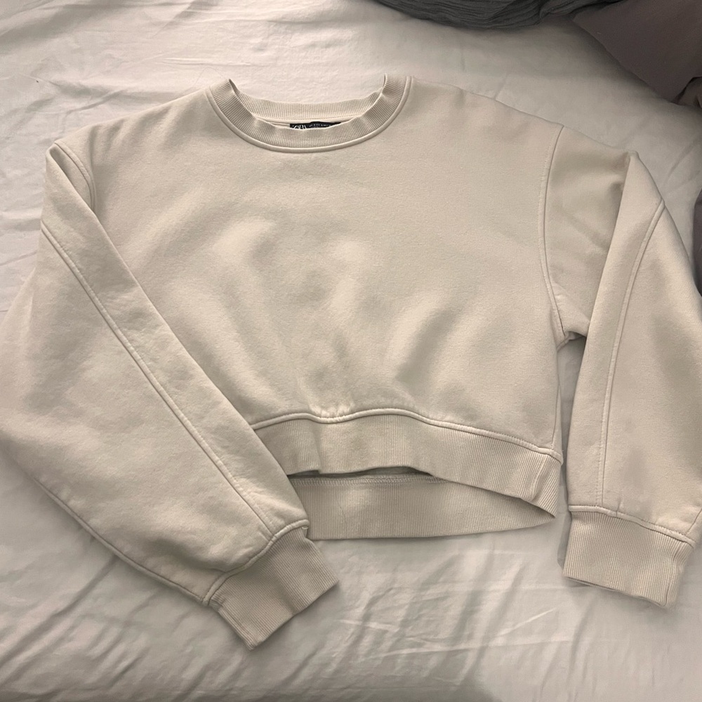 white crop crewneck sweatshirt sweater top